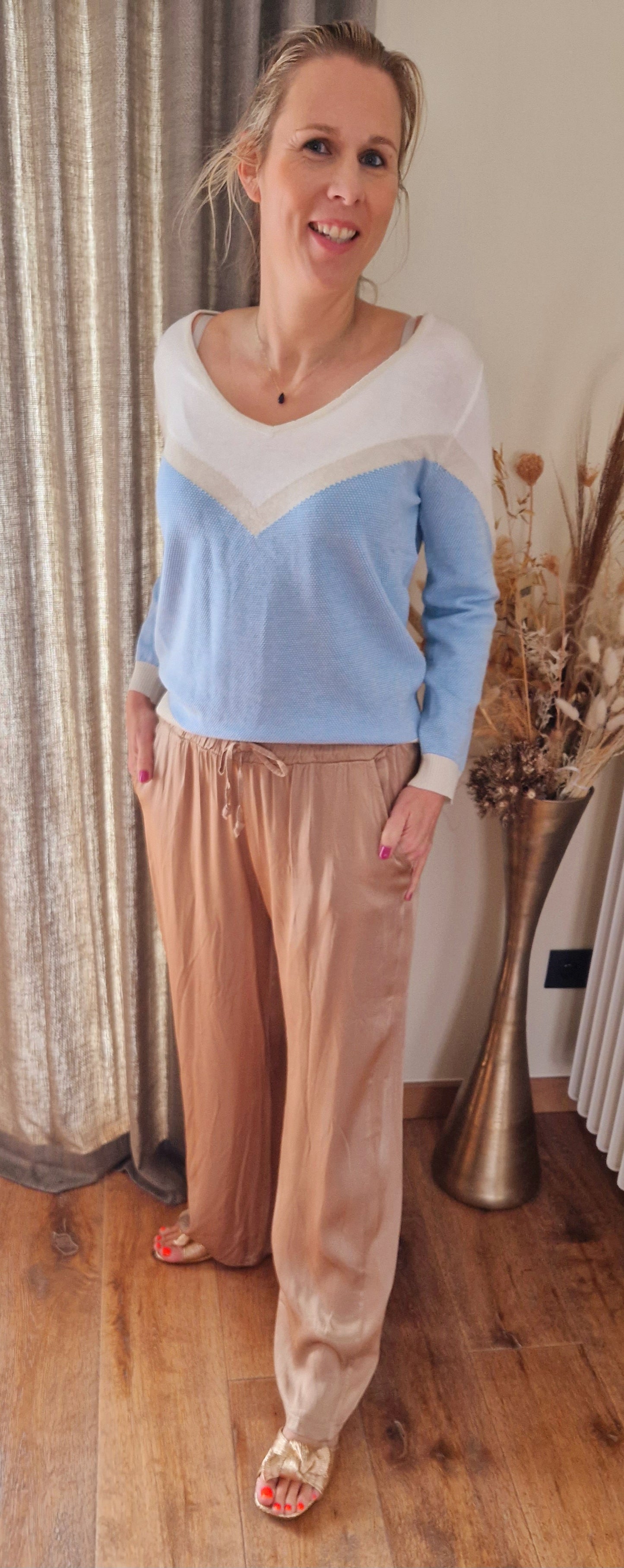 Trui multicolor blauw met v hals en open rug