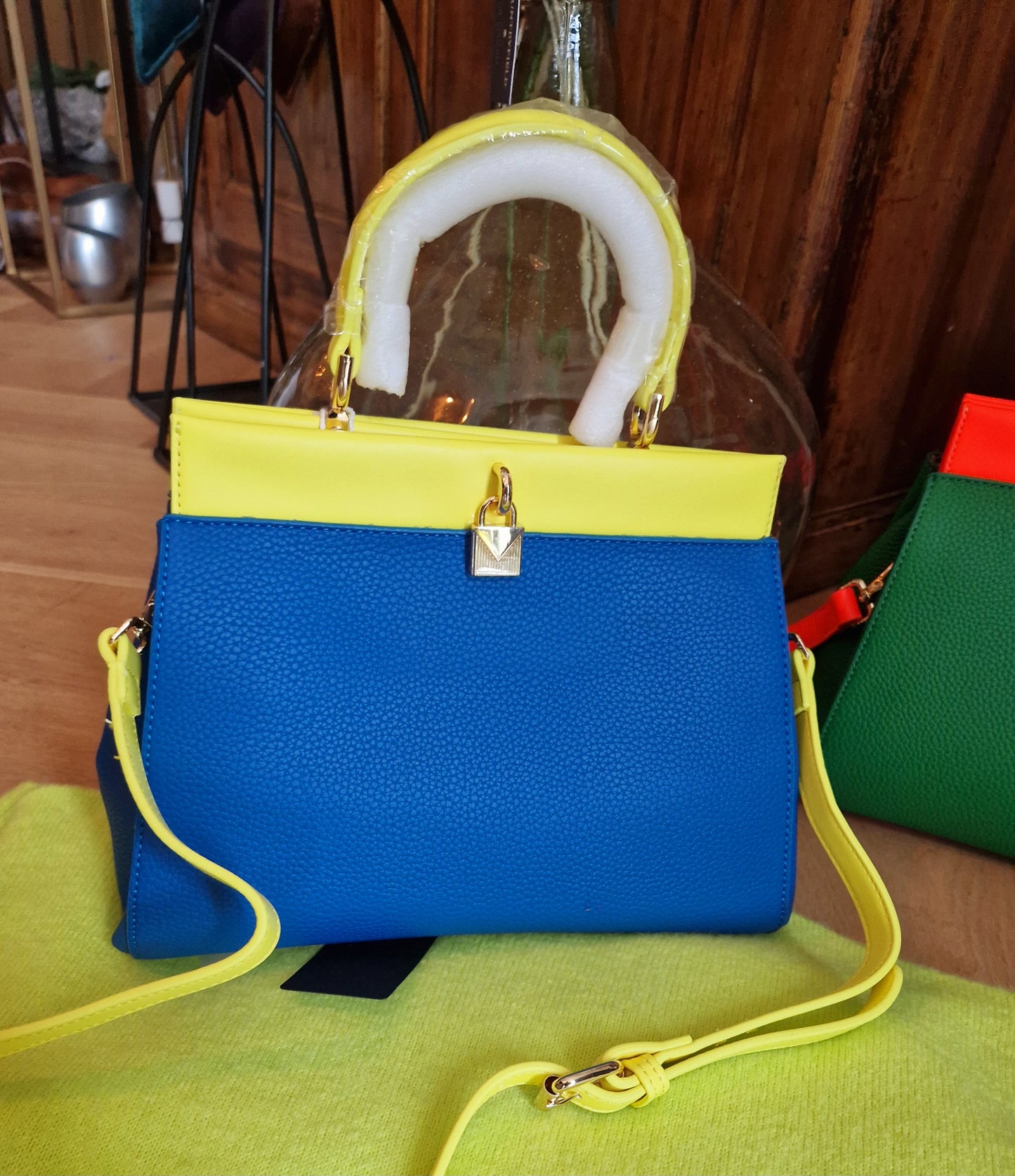 Crocodile effect handtas met afneembare schouderstrap blauwgeel