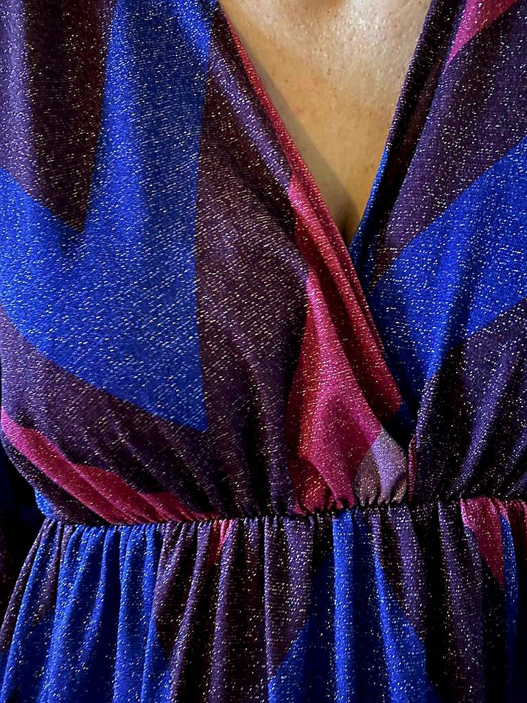 Patroon jurk roze tinten met lichte glitter