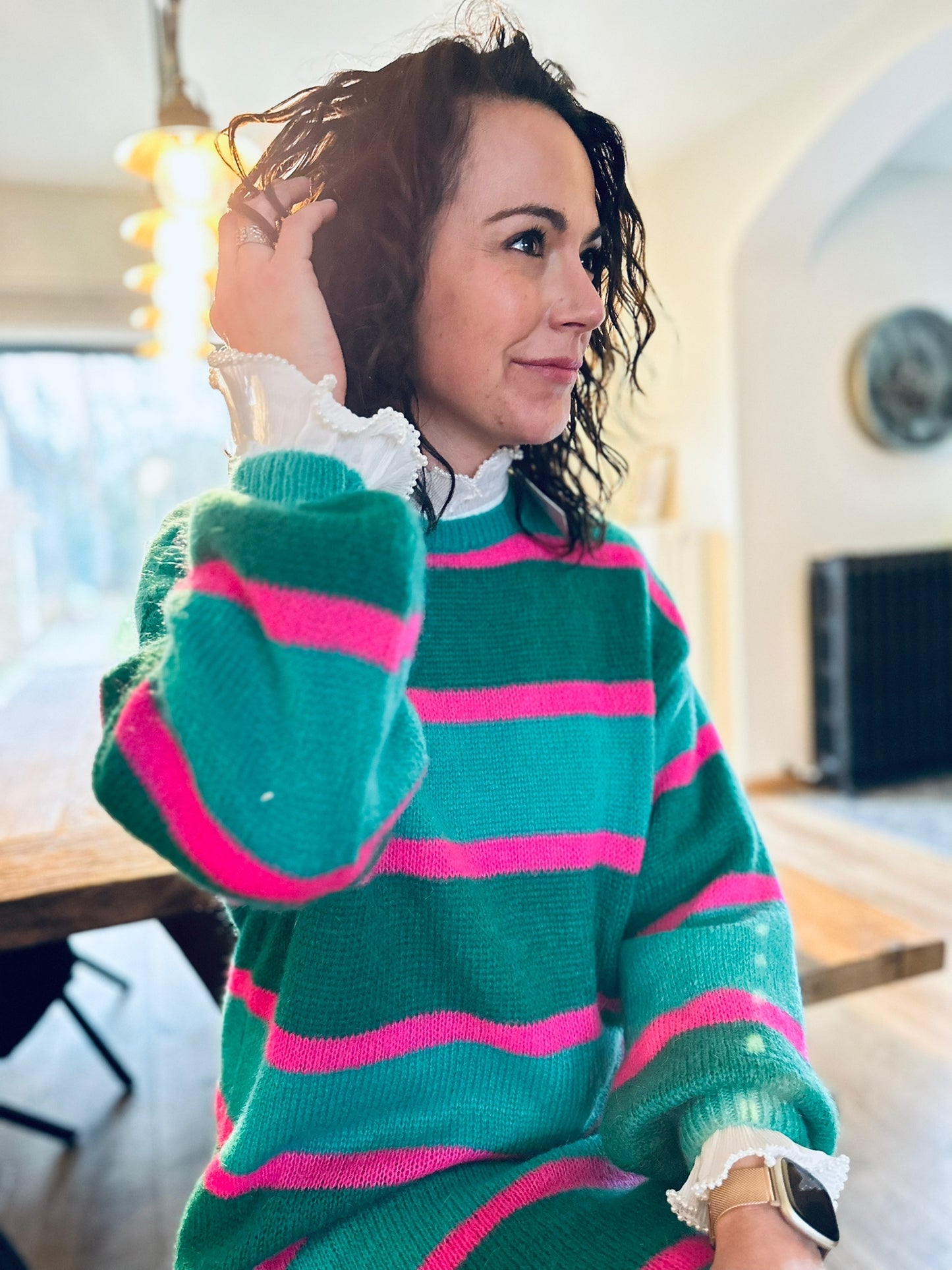 Satijnen blouse met een gesmokte kraag en sierparels
