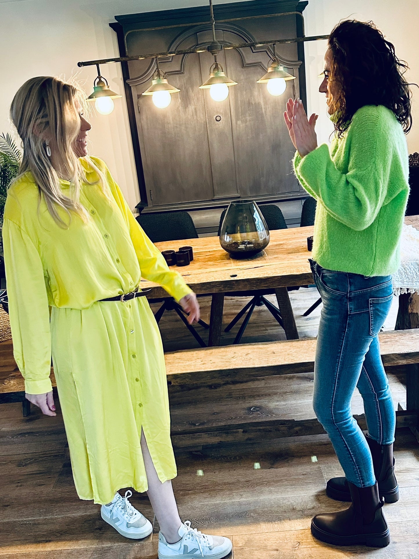 Sassy satin hemdjurk lang fluogeel incl riempje